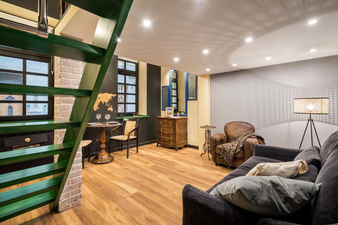 Unique & Stylish - Home Of Traveler In City Center Budapest Esterno foto