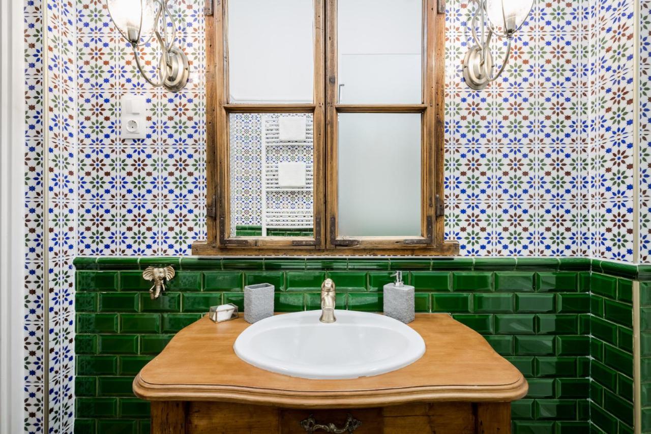 Unique & Stylish - Home Of Traveler In City Center Budapest Esterno foto