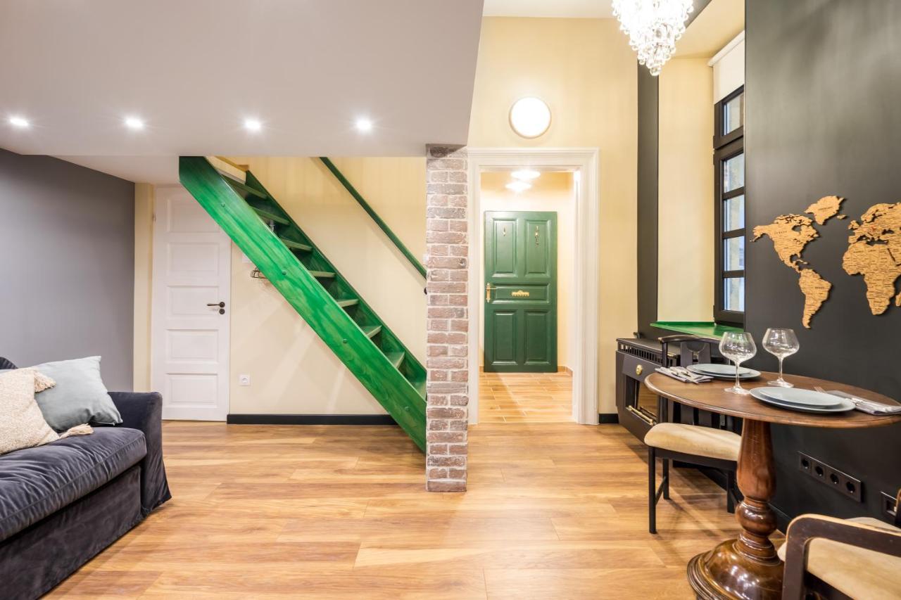 Unique & Stylish - Home Of Traveler In City Center Budapest Esterno foto